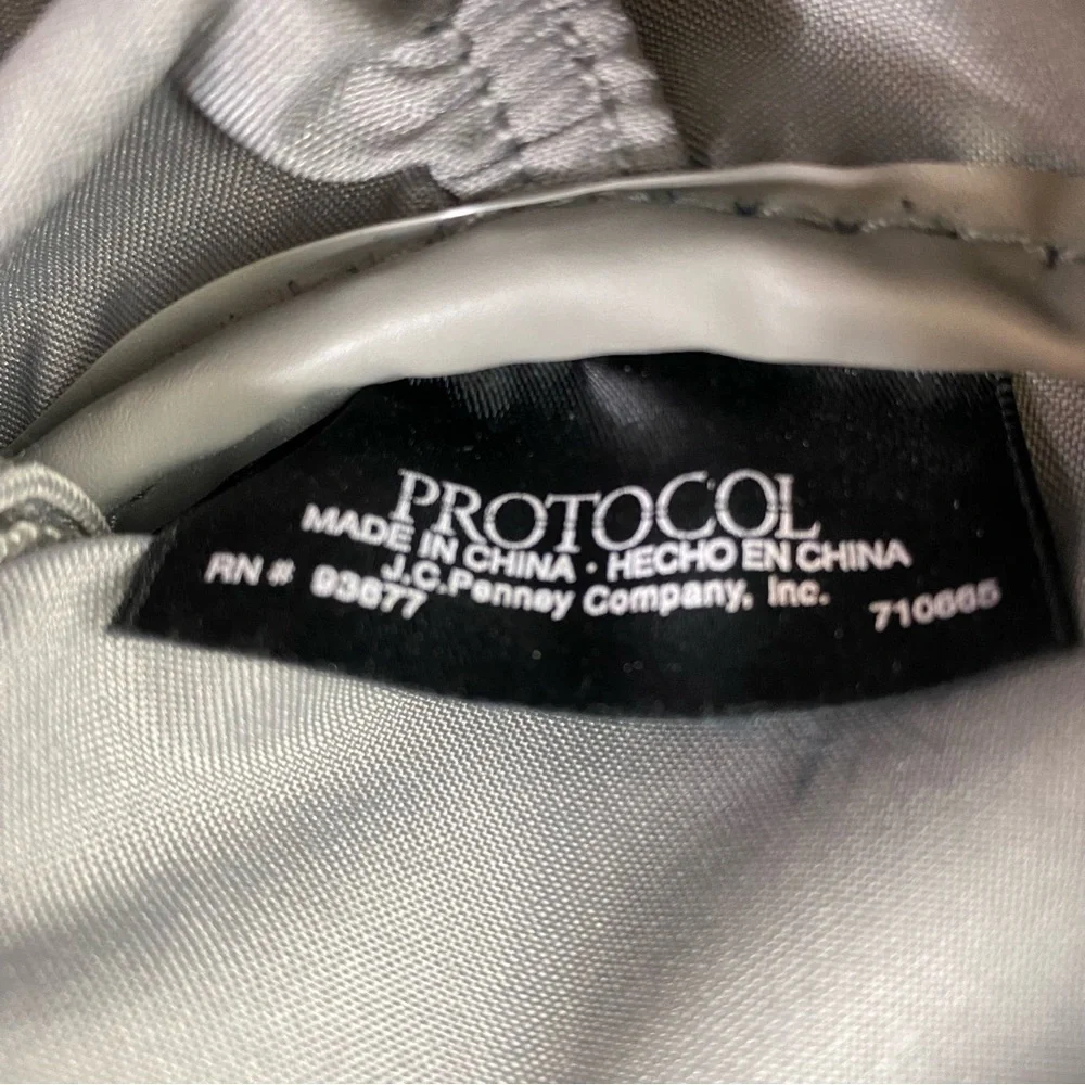 Protocol navy & tan medium sized overnight travel bag 14x8x8